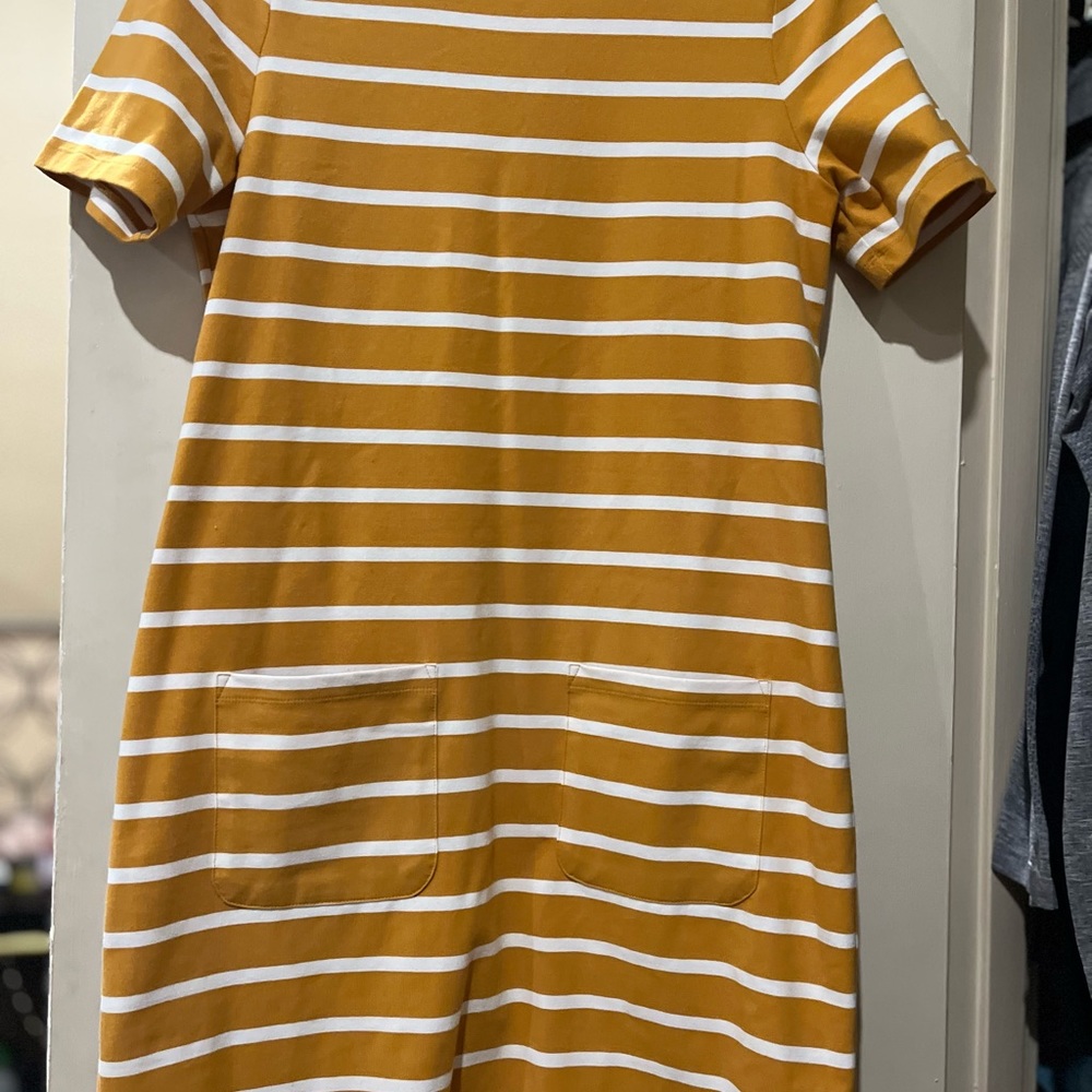 S-Banana Republic mustard/white stripped dress. Super cute NWT!